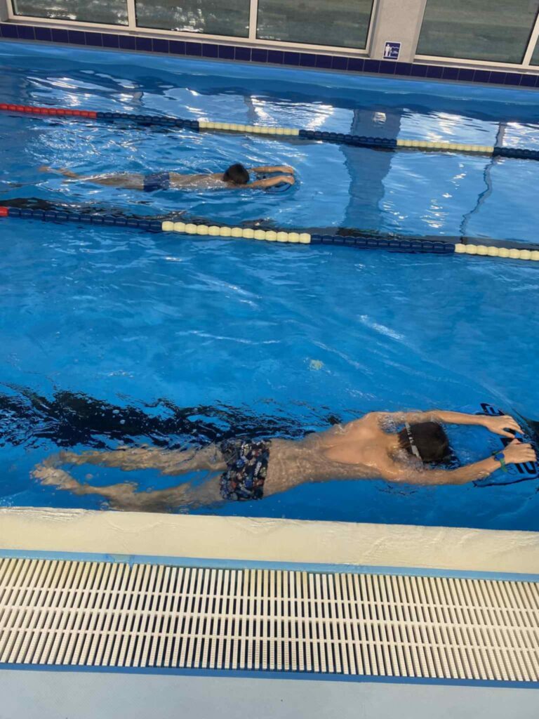 Praca nóg do kraula na basenach w Radwanowie